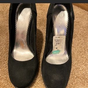 Bebe suede heels rare